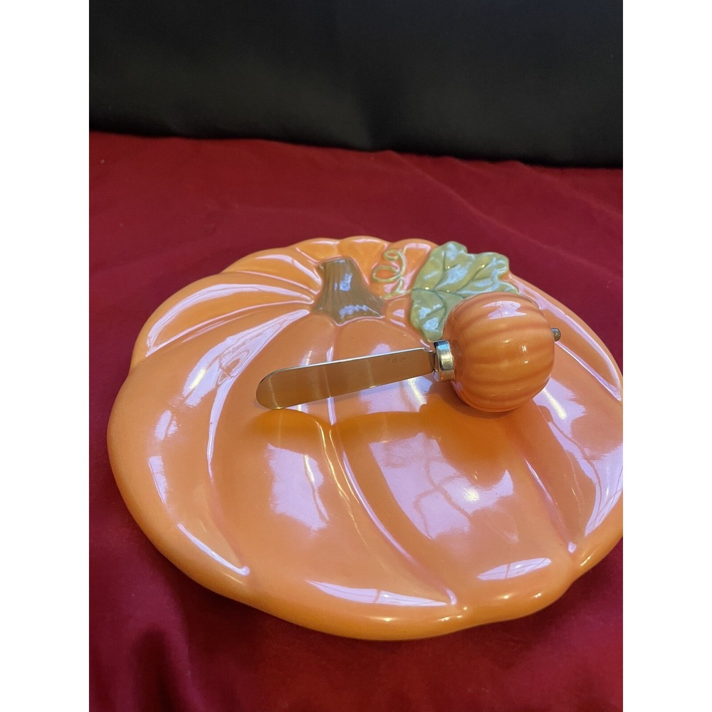 WB- HALLMARK HALLOWEEN BUTTER DISH & KNIFE (#49979 & 49981) ‎ - Pumpkin -